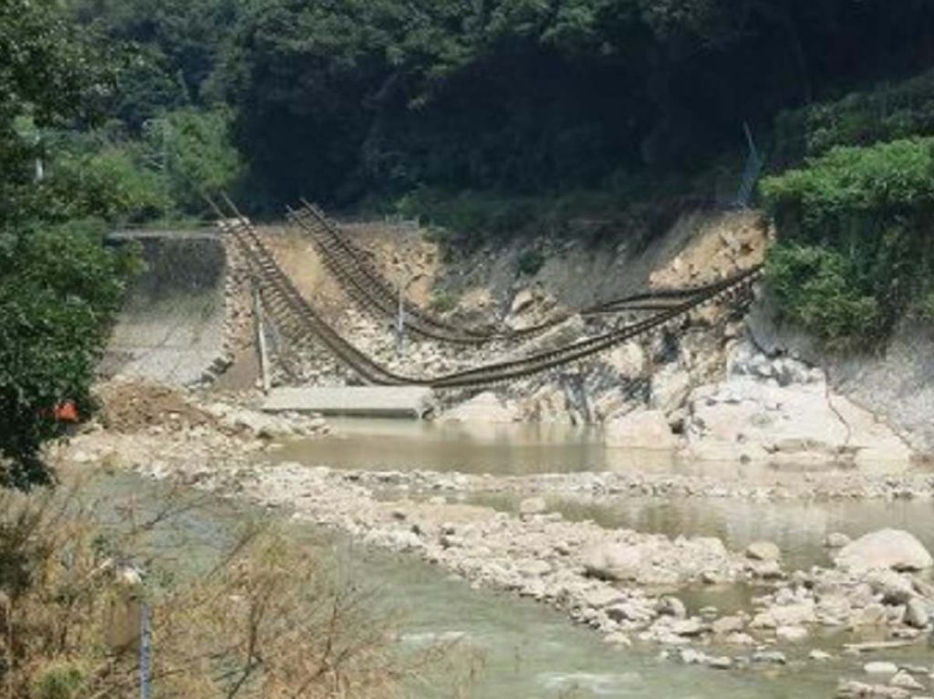 Rail line landslide repaired with Rock Bags - BEFORE