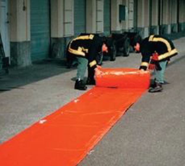 Folding Beaver® flood barrier after deployment