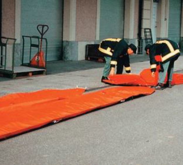 Unrolling Beaver® mobile flood barrier tubes